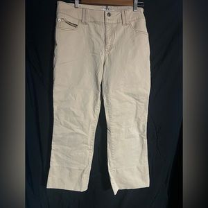 Size 14 Khaki Capris from the GAP. Excellent condition.